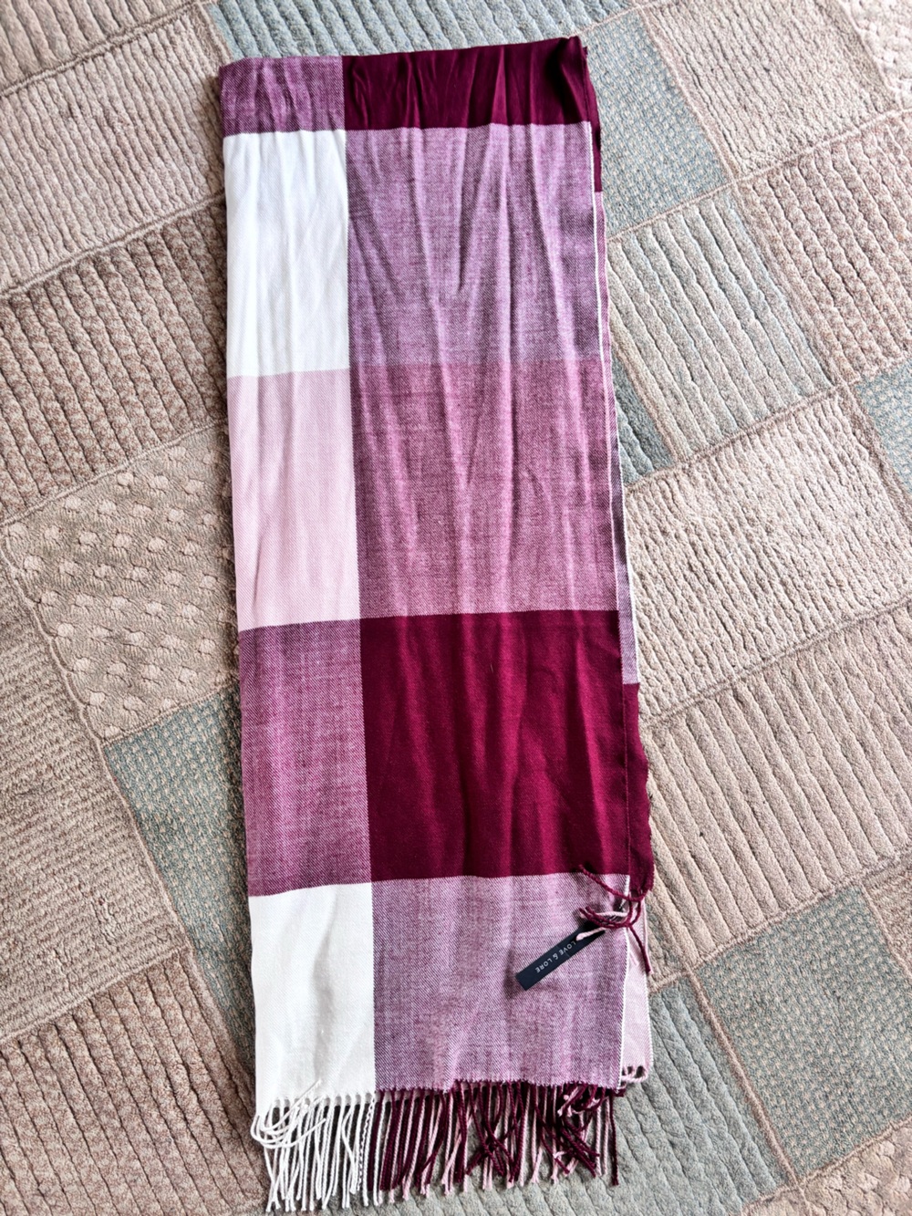 ✨NWT✨ LOVE & LORE Women’s Colourblock Plaid Scarf - Burgundy and White